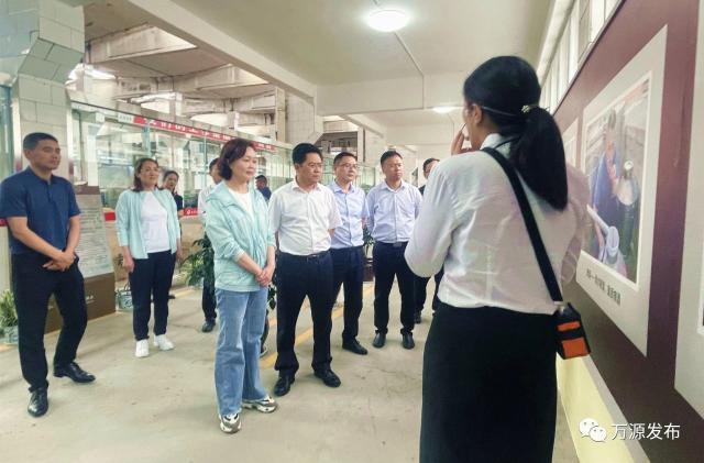 市委副书记徐综参加考察活动.